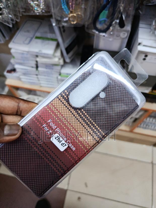 Docarb Samsung Galaxy Z Fold 7 Carbon Fiber Slim Thin Case - thumbnail 3