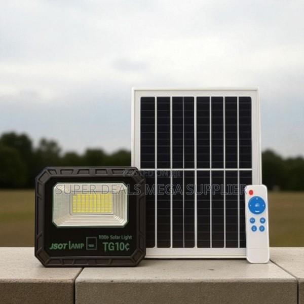 Premium 100w Solar Flood Light Ip66 Waterproof Remote Controlled