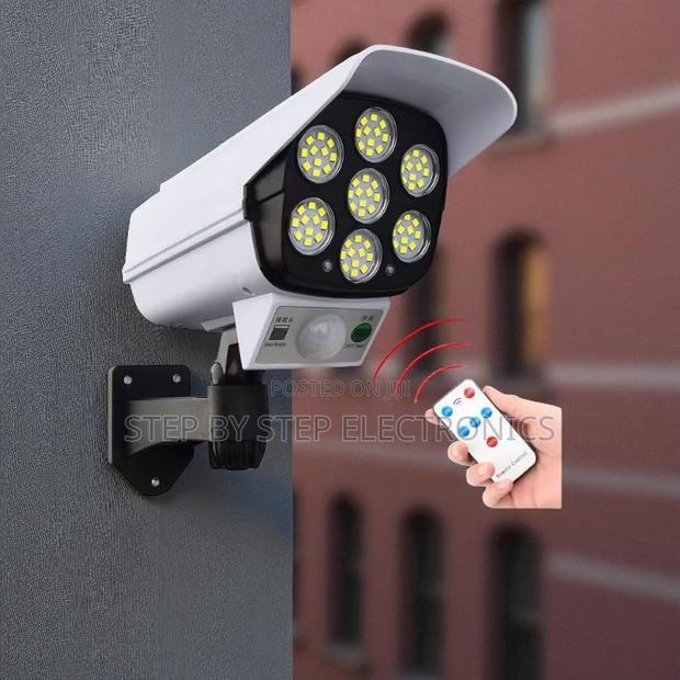 Solar Dummy CCTV Camera Motion Sensor Light Home Security Outdoor