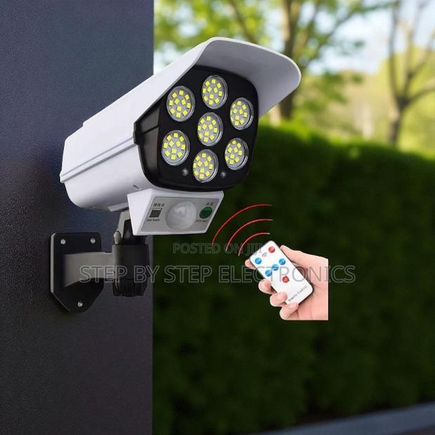 Exterior Dummy CCTV Camera Solar Motion Sensor Light Waterproof
