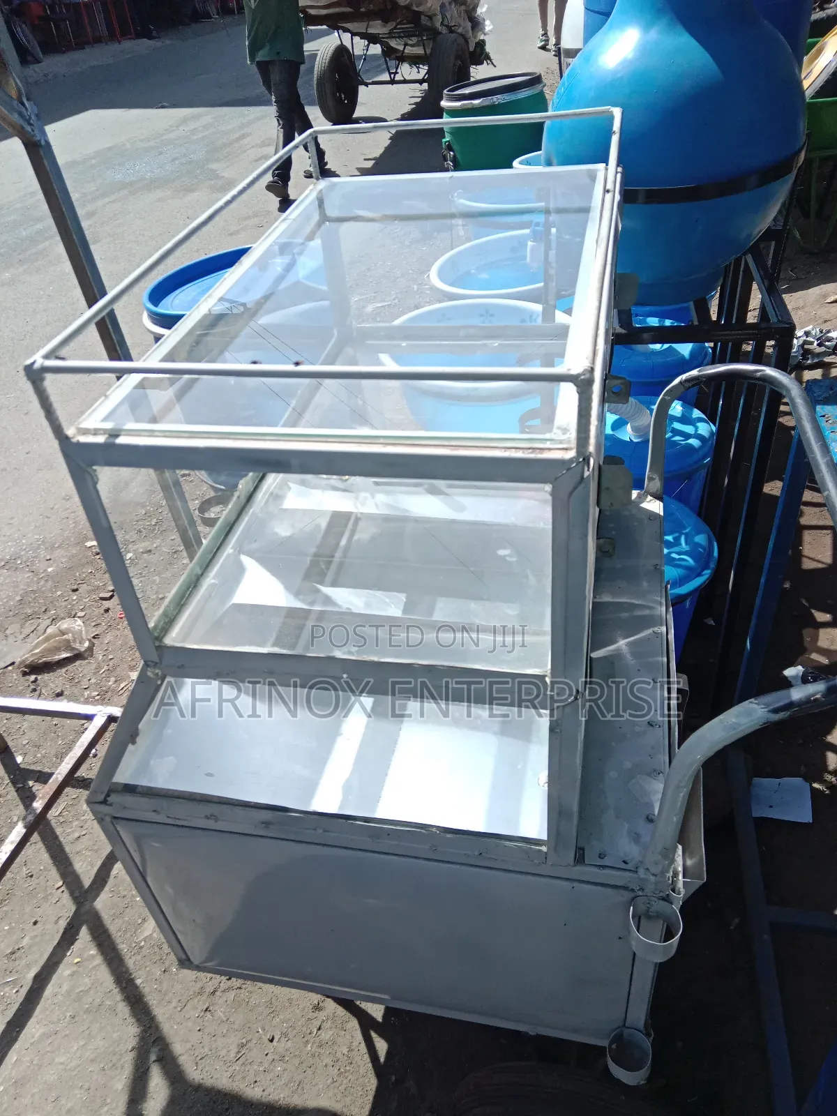 Mayai, Smokie Trolley,