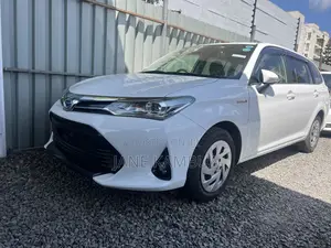 Toyota Corolla Fielder 1.5 Hybrid FWD 2018 White
