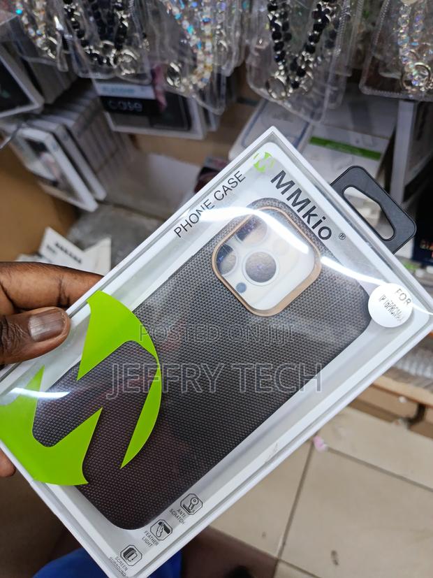 Faxour Carbon Fiber Texture Case for iPhone 16 Pro Max - thumbnail 2