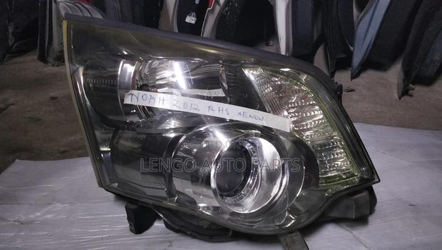 Toyota Noah 2012 Xenon