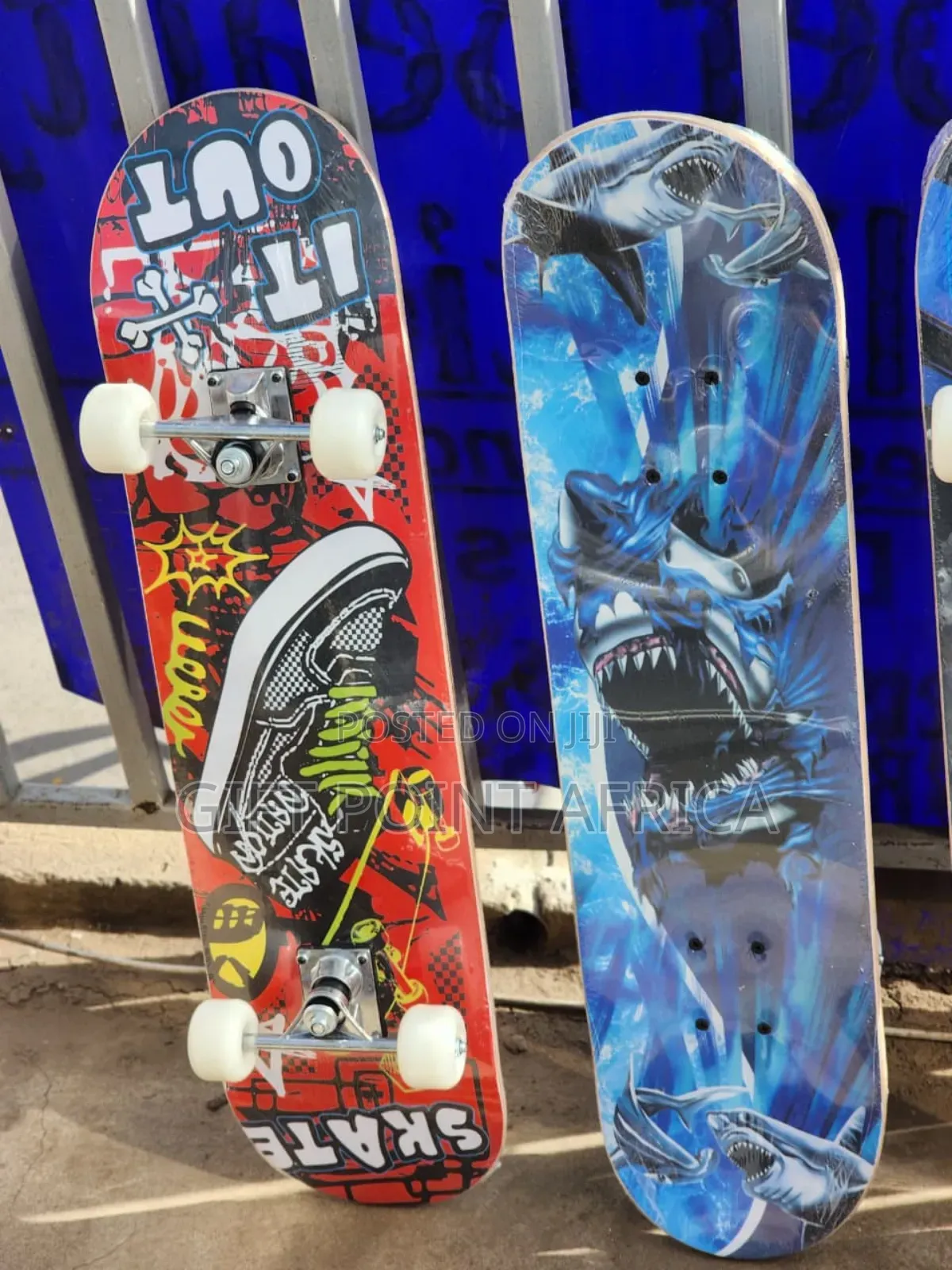 Strong Durable Adult Skateboard With Rubber Wheels And Grip