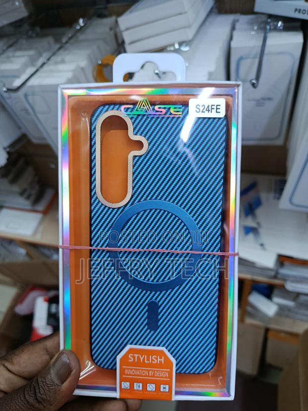 Guagua Samsung S24 Fe Magnetic Case With Carbon Fiber Texture Design - main view
