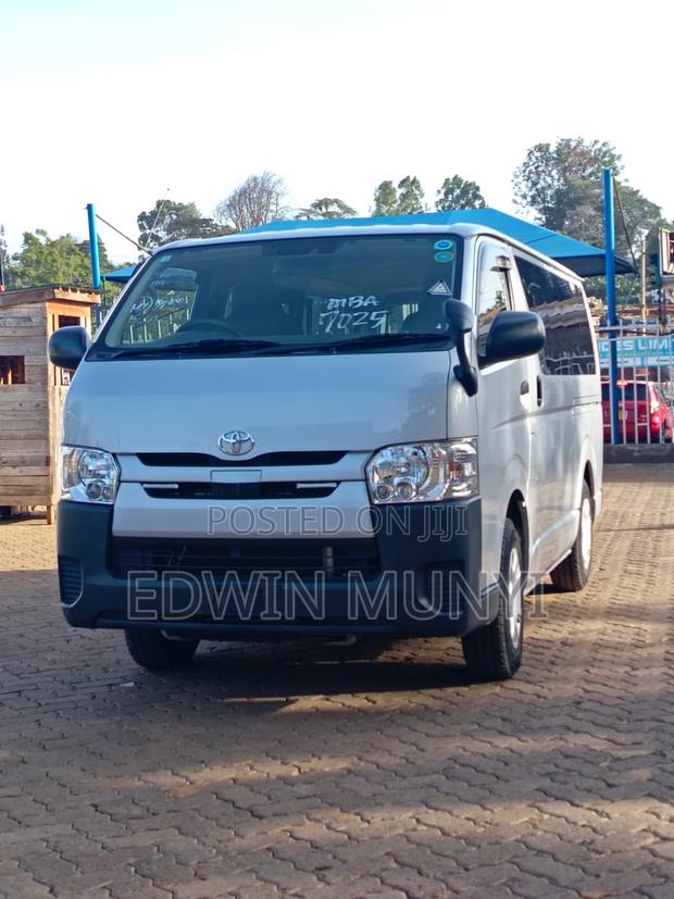 Toyota HiAce 2018 Silver