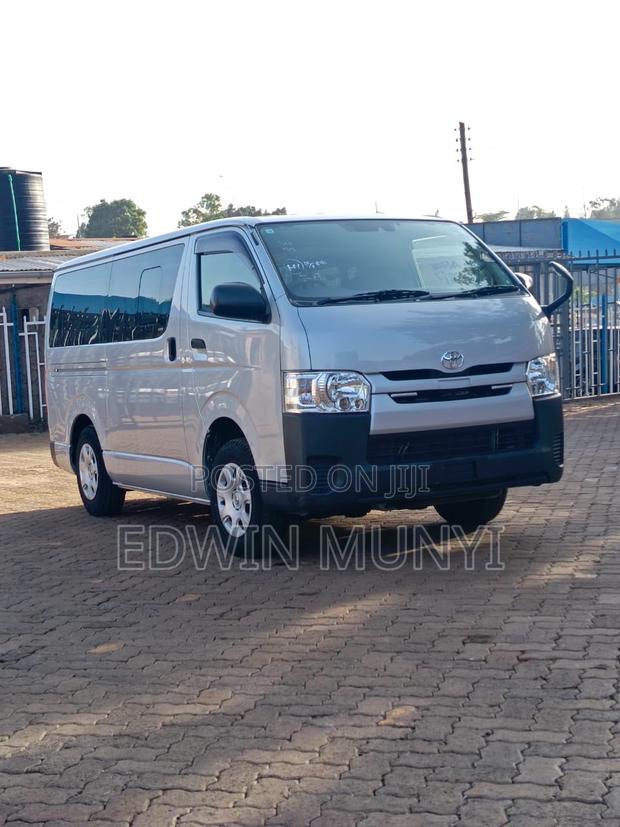 Toyota HiAce 2018 Silver - thumbnail 5