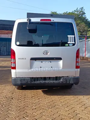 Toyota HiAce 2018 Silver