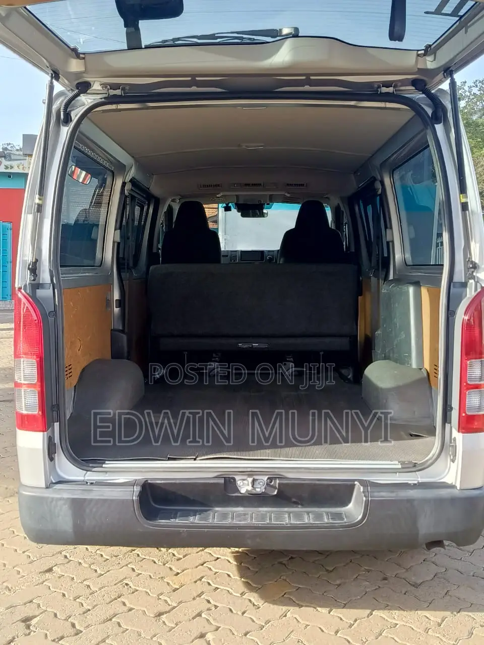Toyota HiAce 2018 Silver