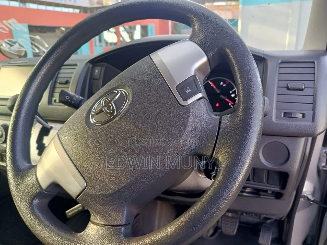 Toyota HiAce 2018 Silver