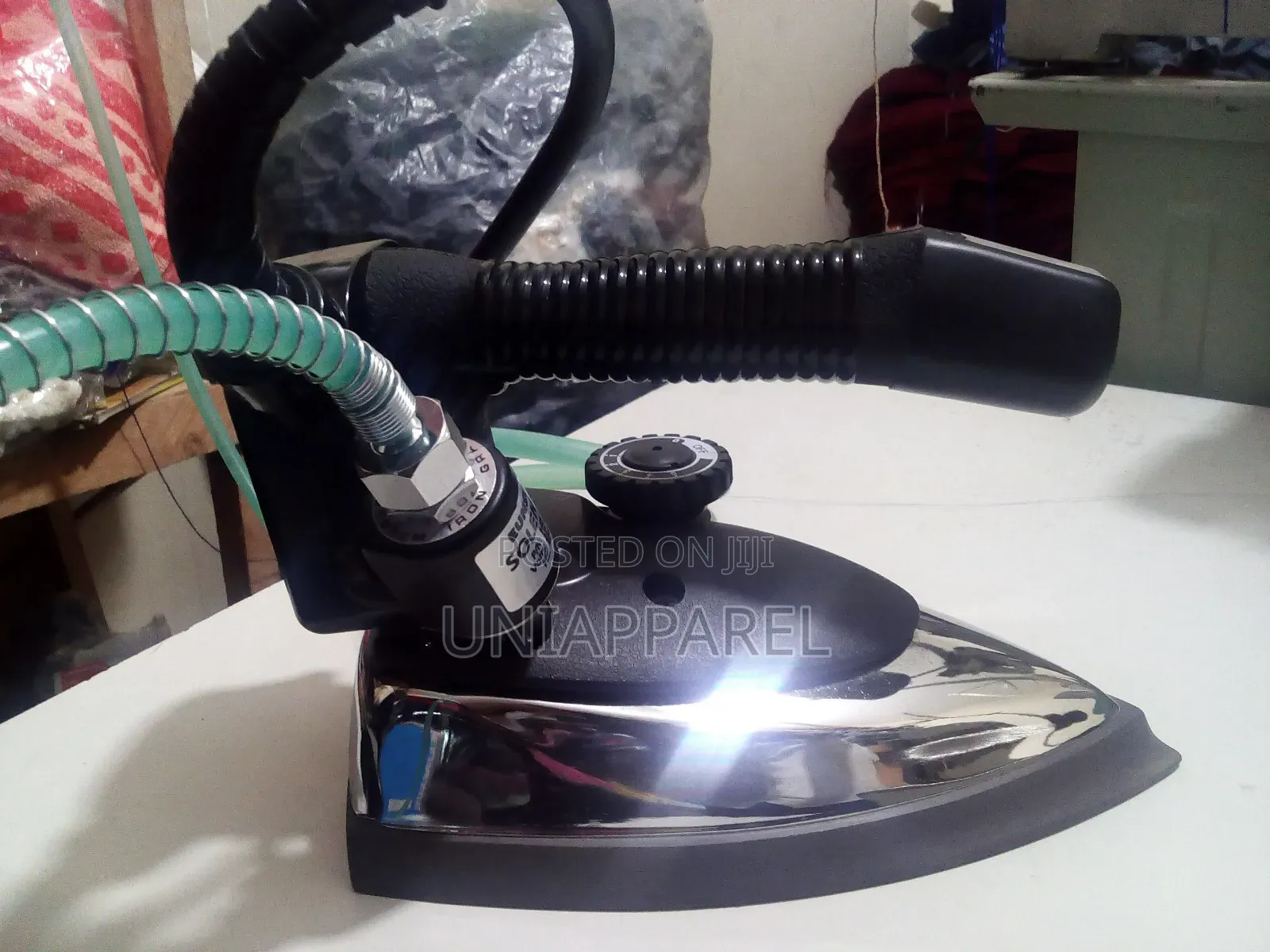 Silverstar Gravity Steam Iron Box