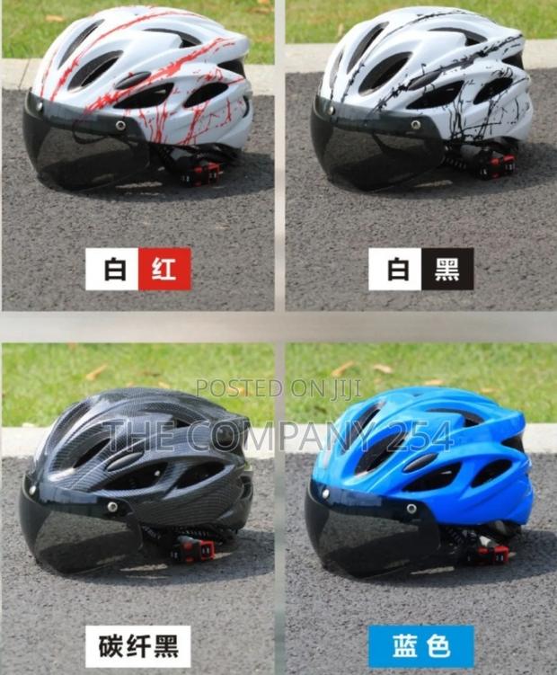 🛡 *Hard Helmet With Front Visor! 🛡Unisex And Durable