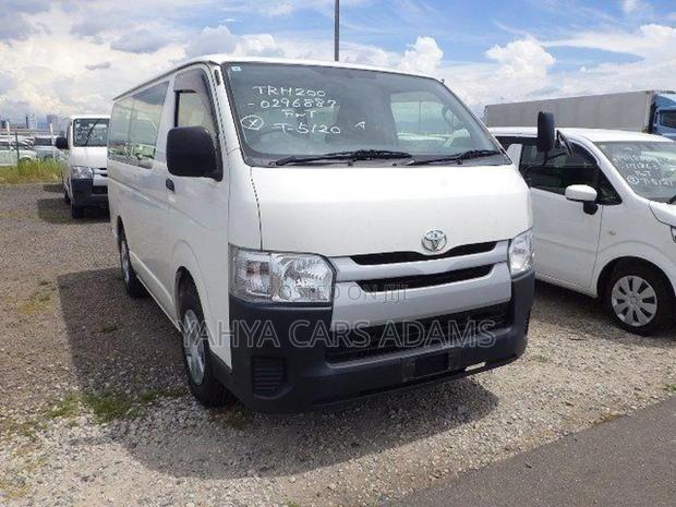 Toyota HiAce 2019 White