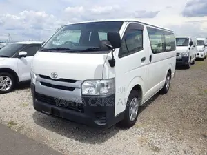 Toyota HiAce 2019 White