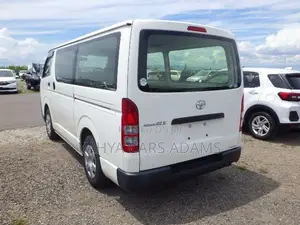Toyota HiAce 2019 White