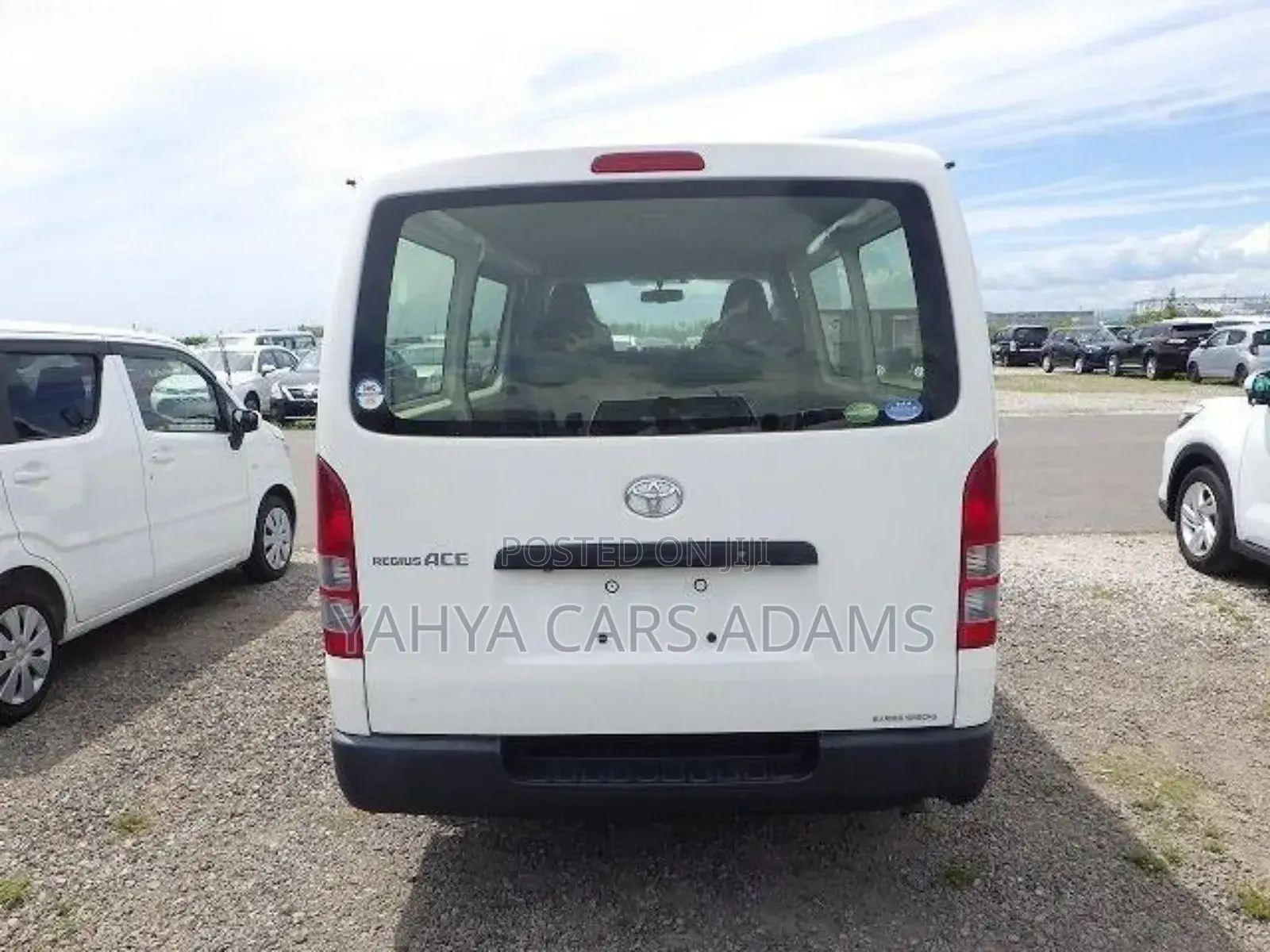 Toyota HiAce 2019 White