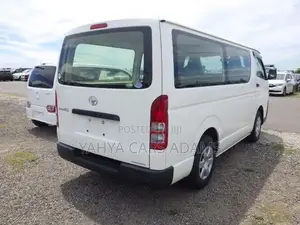 Toyota HiAce 2019 White
