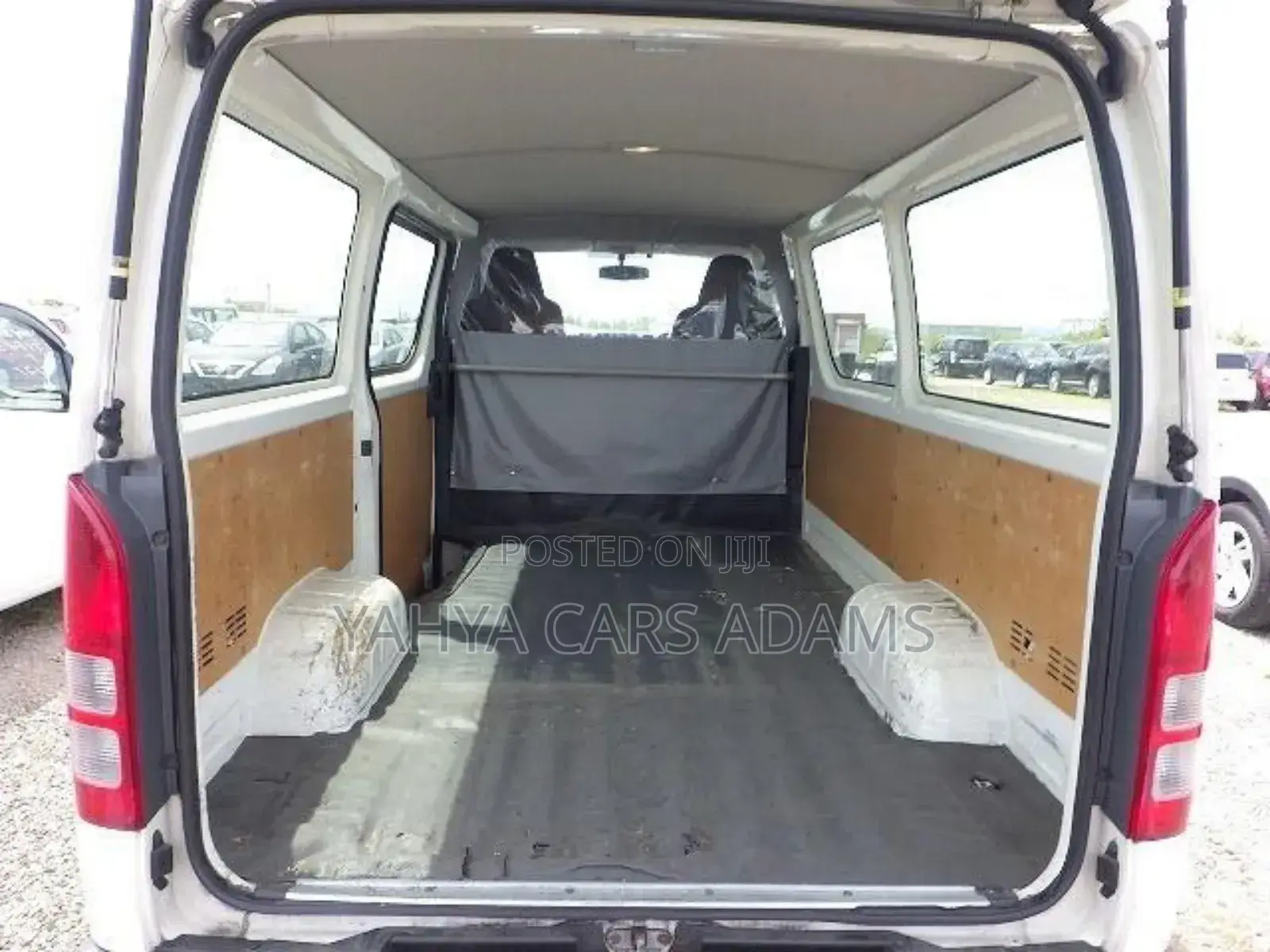 Toyota HiAce 2019 White