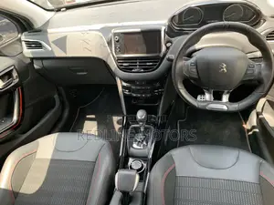Peugeot 2008 1.2 PureTech (130 Hp) 2018 Silver