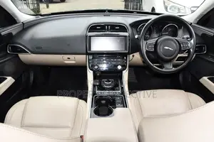 Jaguar XE 20d-R-Sport RWD 2017 Beige