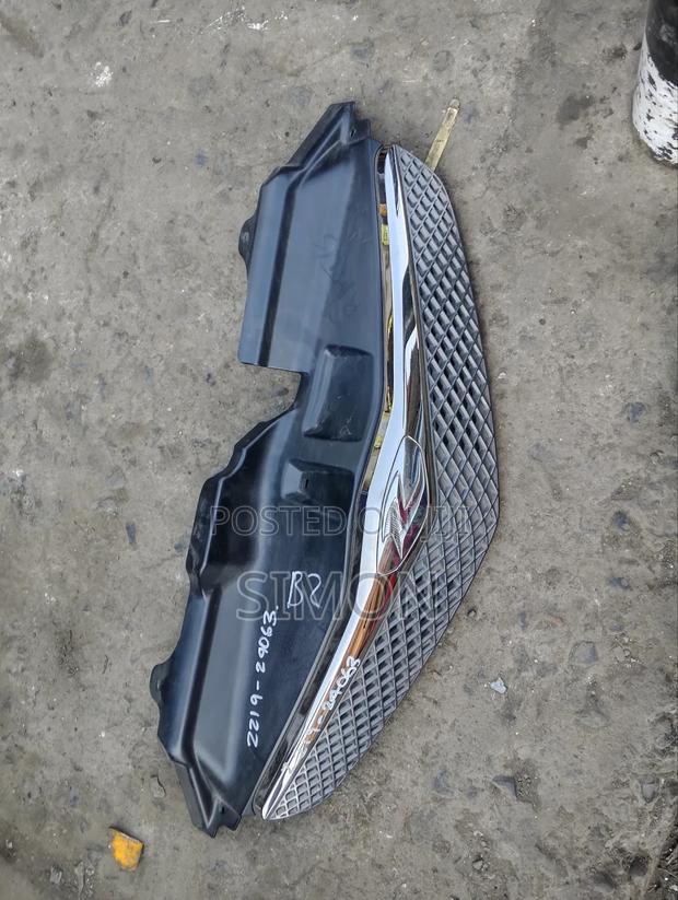 Ractis 2008 Front Grill