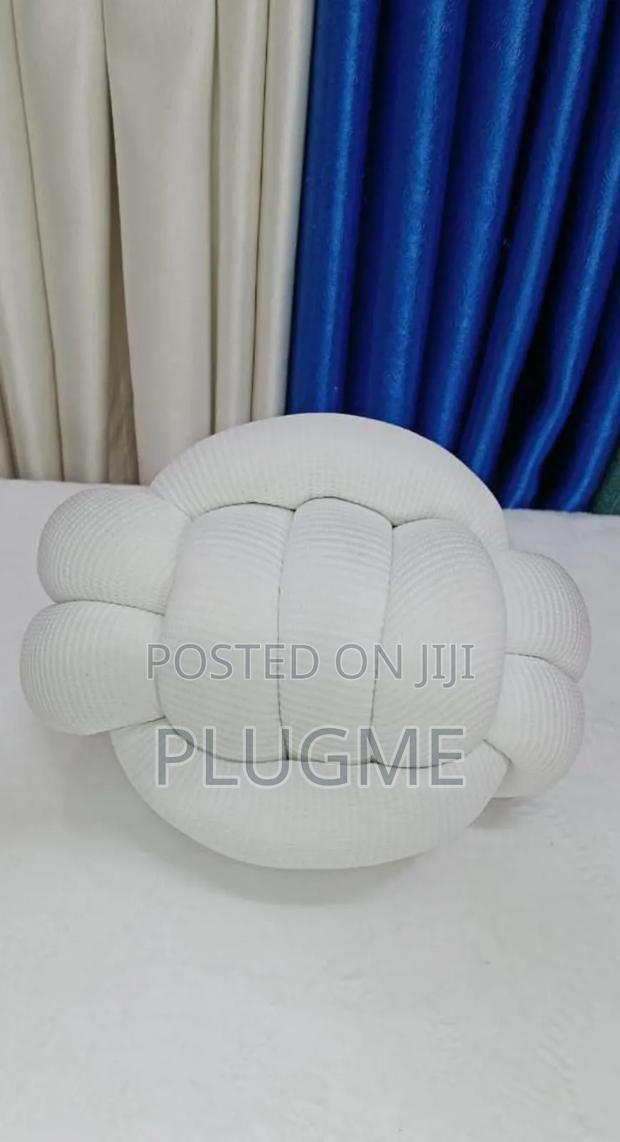 High Quality Decorative Knot Throw Away Pillows