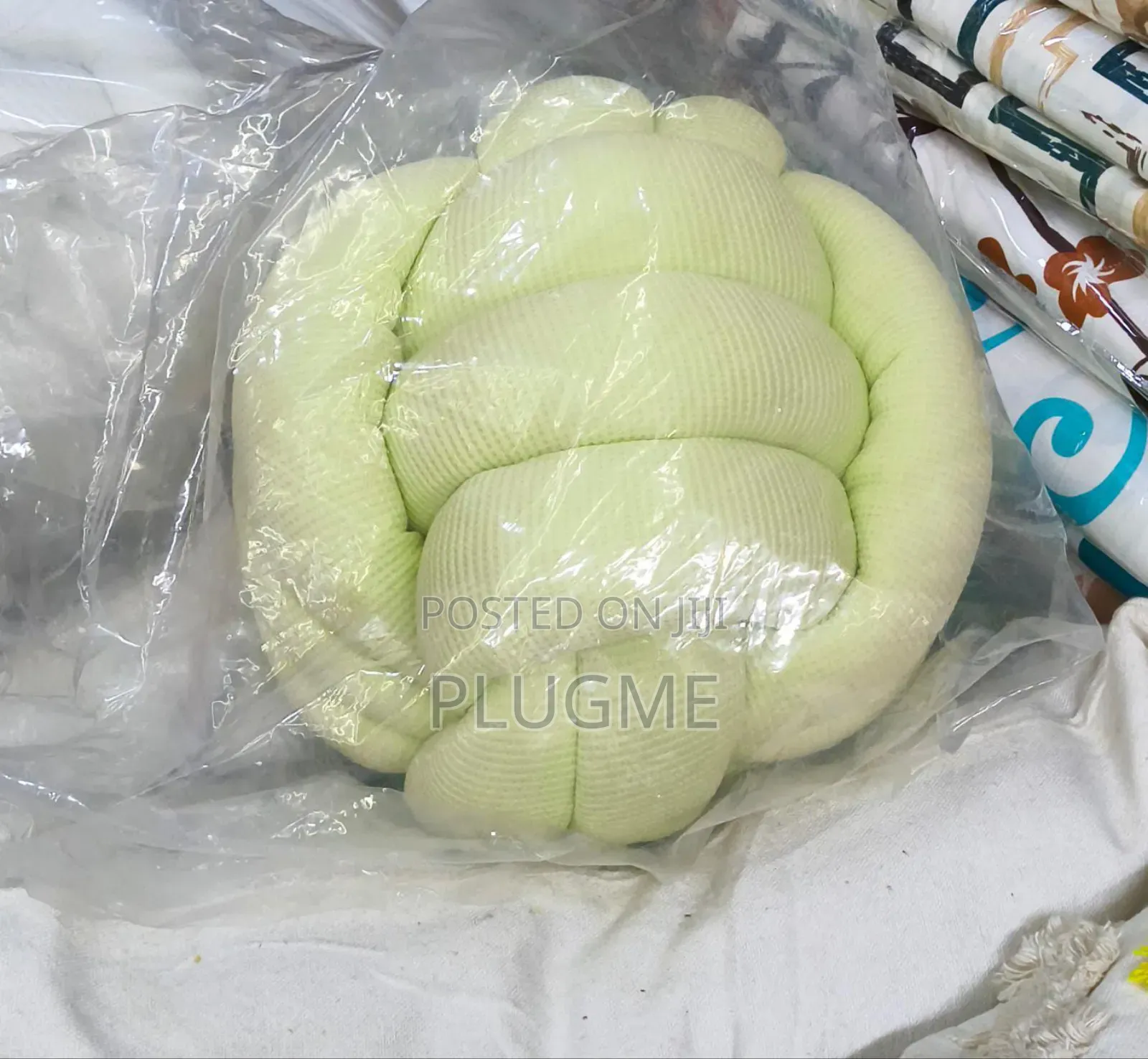 High Quality Decorative Knot Throw Away Pillows