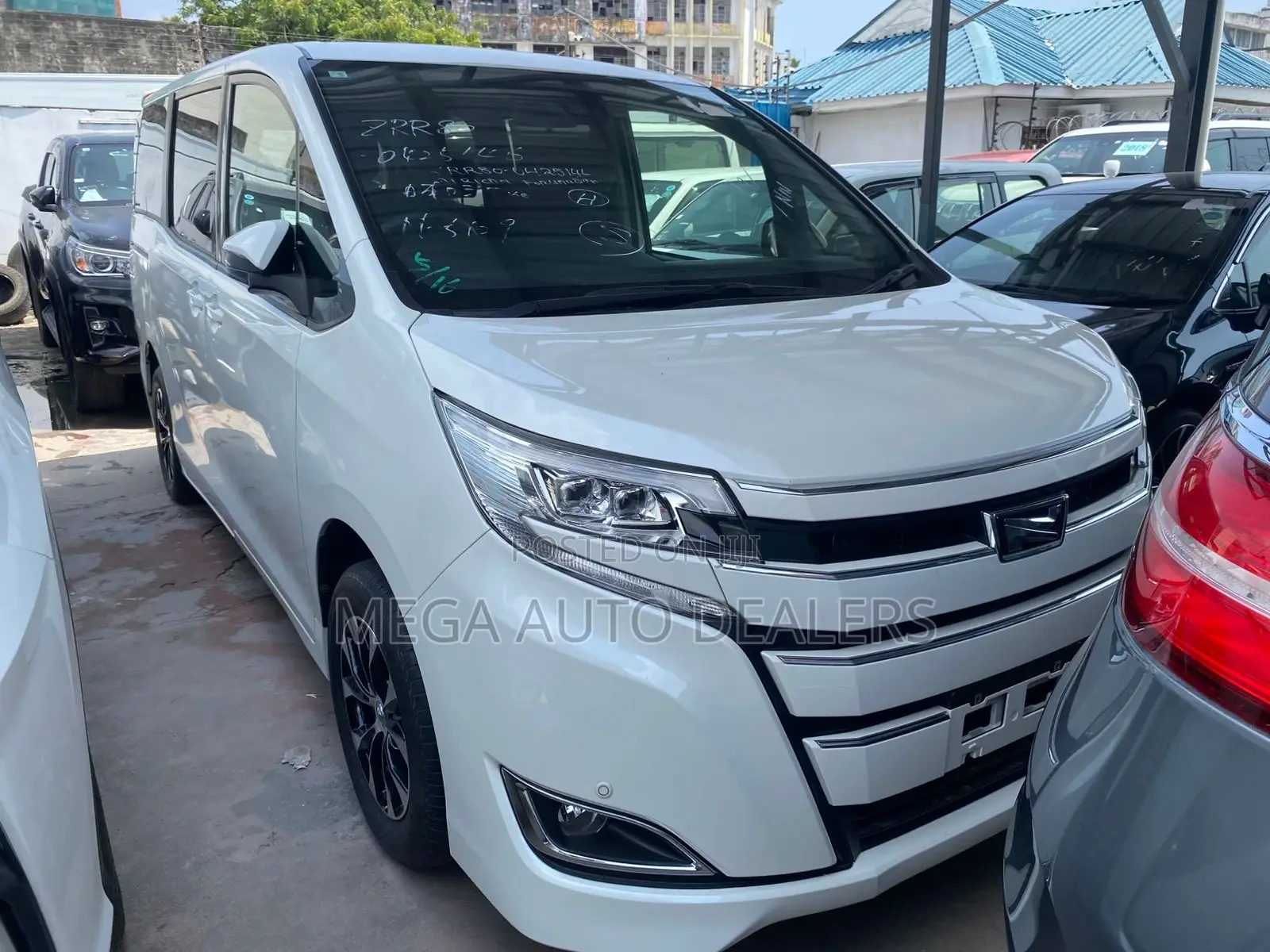 Toyota Noah 2018 White