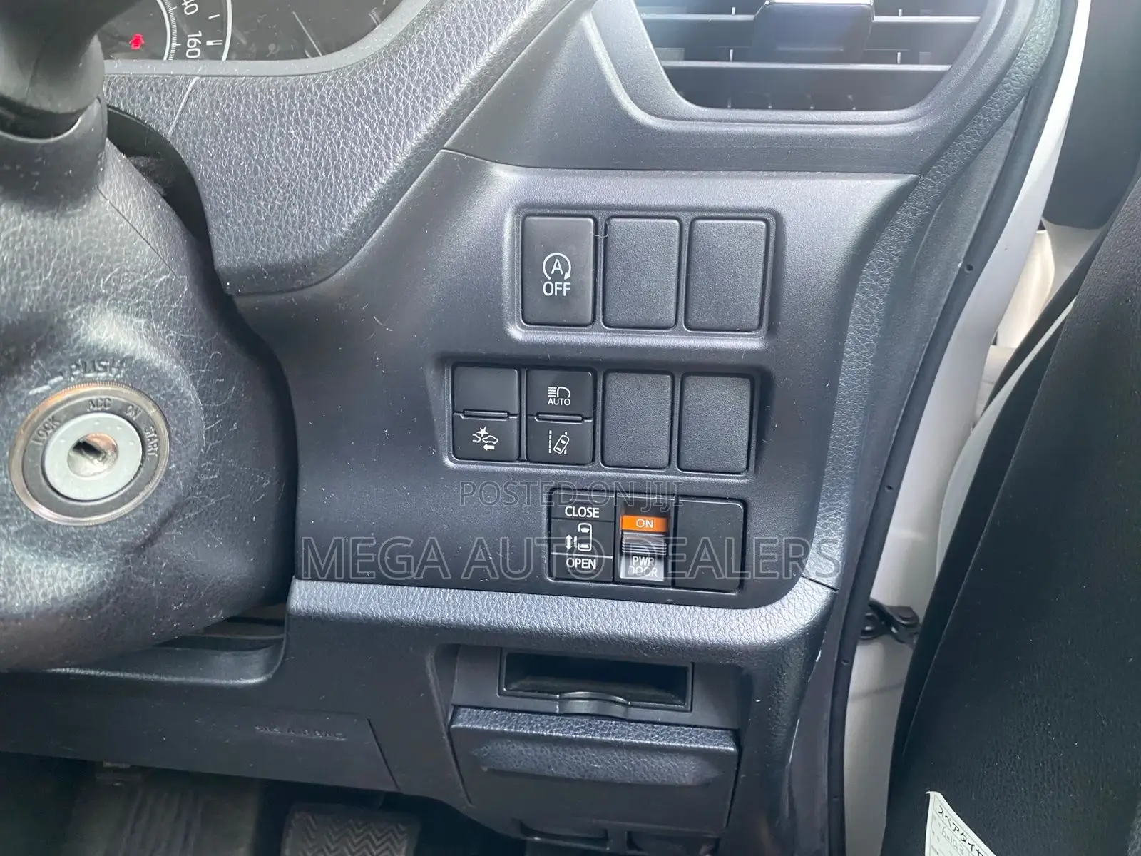 Toyota Noah 2018 White