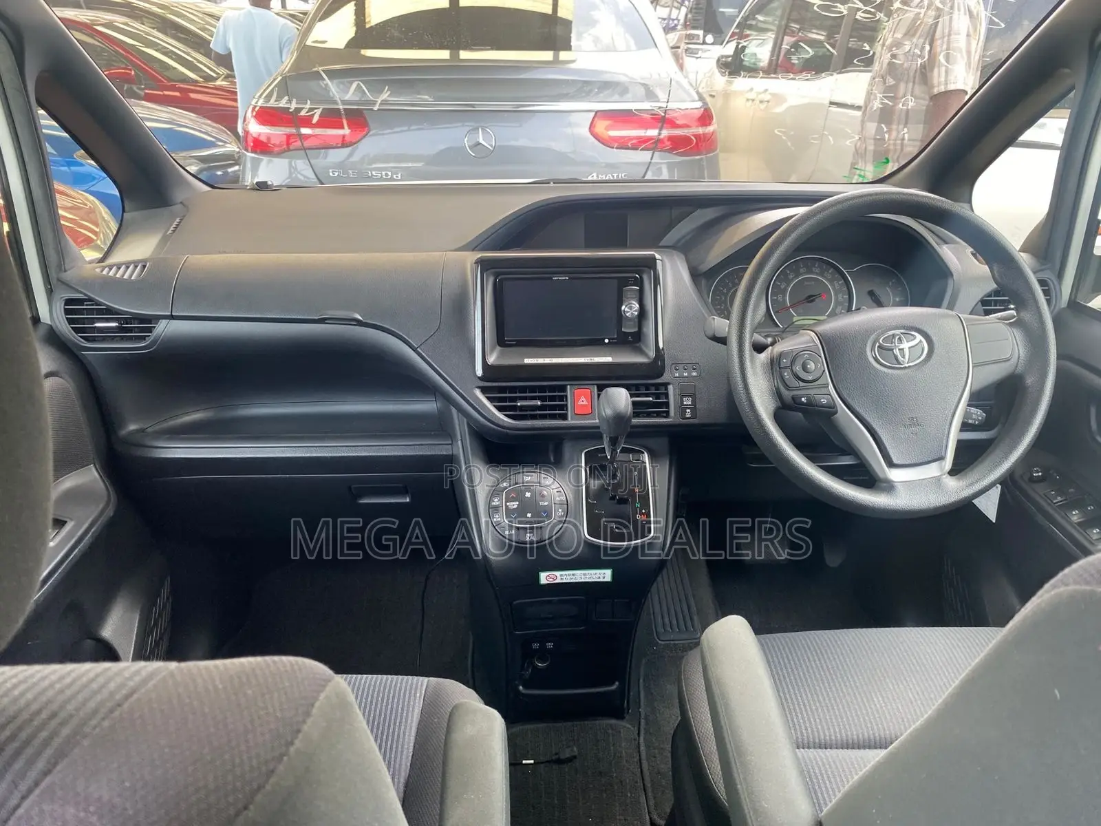 Toyota Noah 2018 White