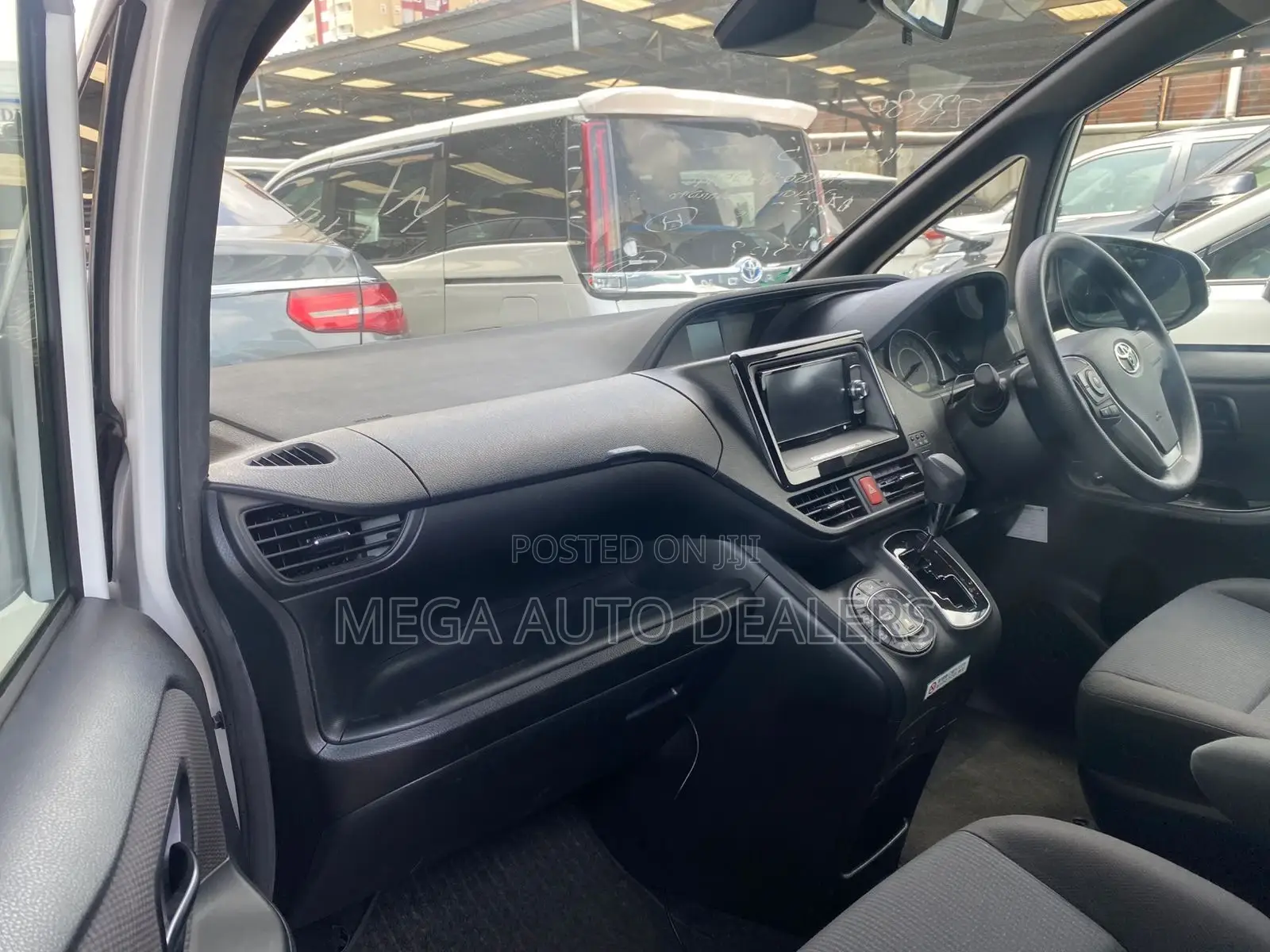 Toyota Noah 2018 White