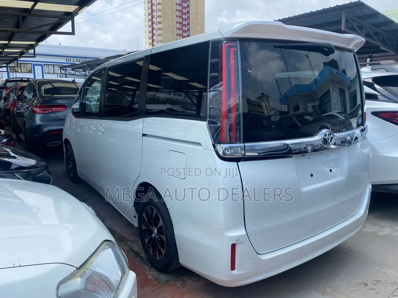 Toyota Noah 2018 White