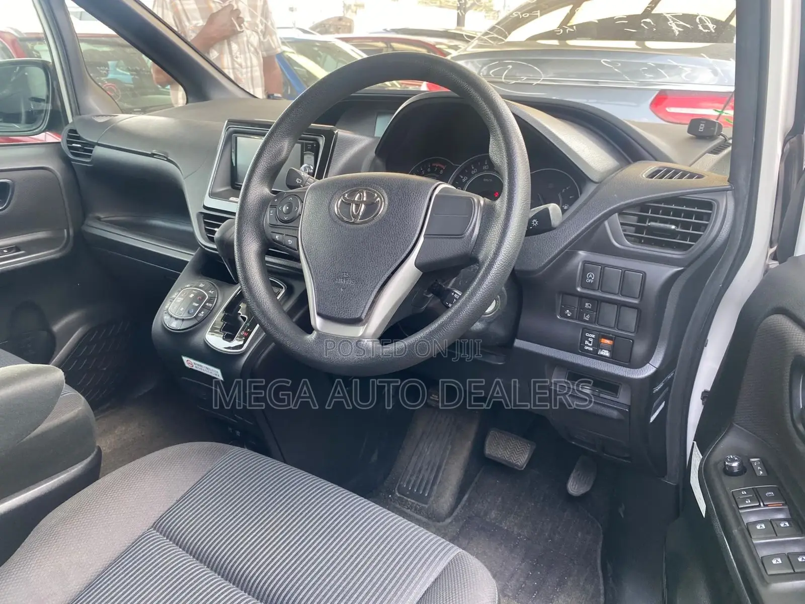 Toyota Noah 2018 White