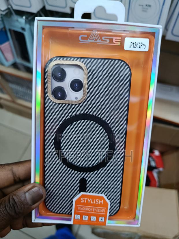 Heaxas iPhone 12 Pro Magsafe-Compatible Carbon Fiber Texture Case - main view