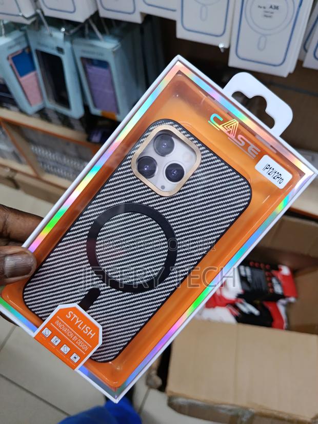 Heaxas iPhone 12 Pro Magsafe-Compatible Carbon Fiber Texture Case - thumbnail 2