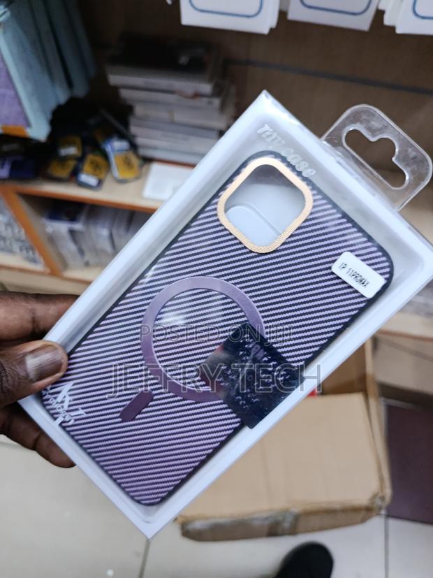 Ponkie Magnetic Carbon Fiber Texture Case for iPhone 11 Pro Max - thumbnail 3