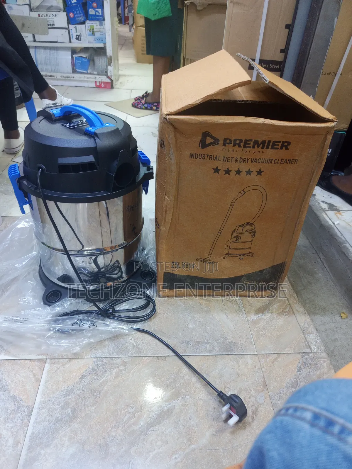 Premier Wet and Dry 25 Litres With 5m Power Cord 