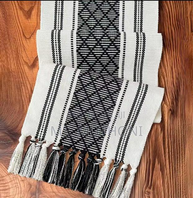6 PCS Table Mats + Braided Woven Textured Table Runner With Tassels - thumbnail 4