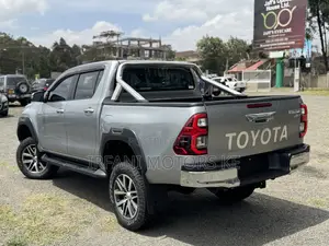 Toyota Hilux Revo Double Cab Deisel 2.8 AWD 2018 Silver