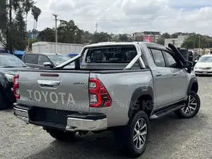 Toyota Hilux Revo Double Cab Deisel 2.8 AWD 2018 Silver
