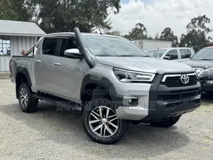 Toyota Hilux Revo Double Cab Deisel 2.8 AWD 2018 Silver