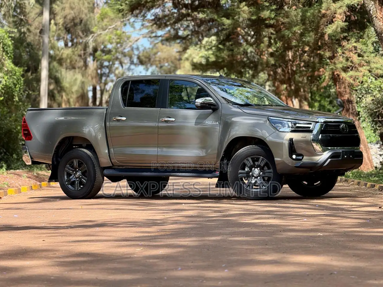 Toyota Hilux 2021 Brown