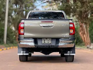 Toyota Hilux 2021 Brown