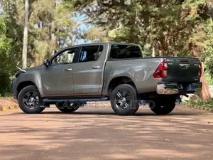 Toyota Hilux 2021 Brown