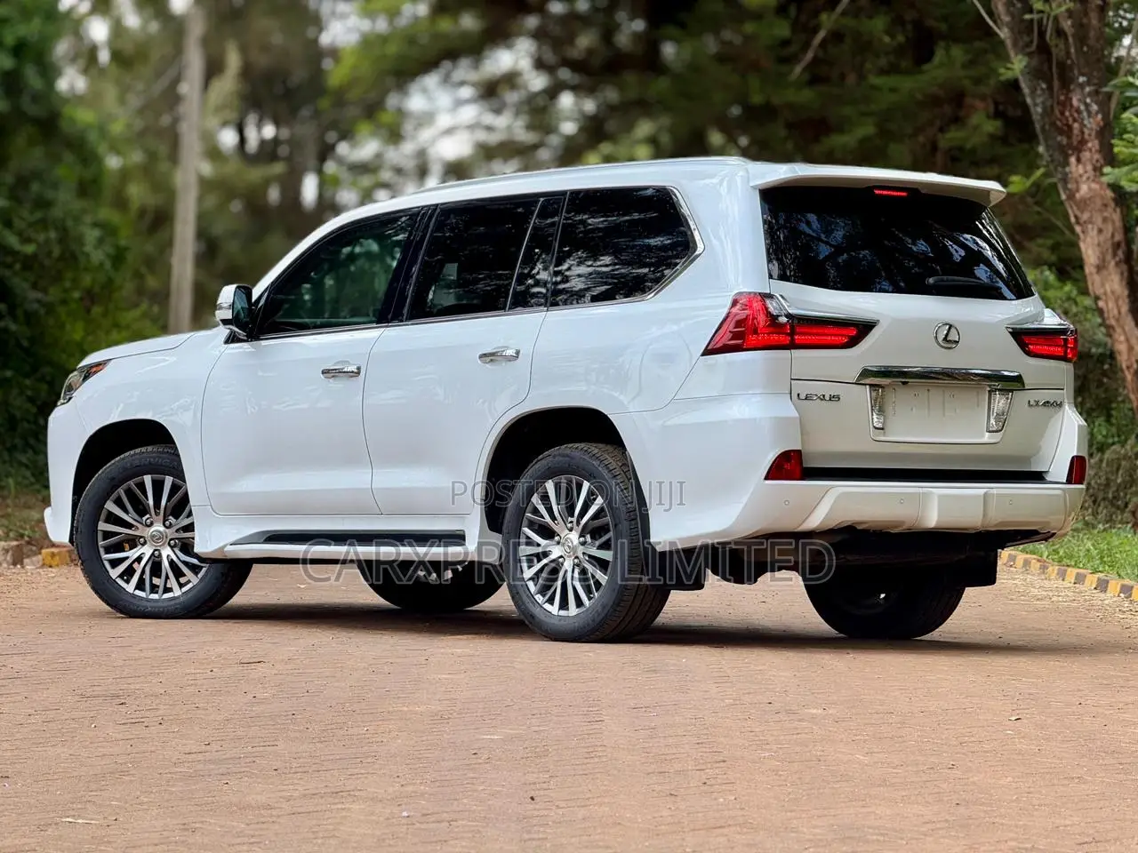Lexus LX 450d AWD 2017 White