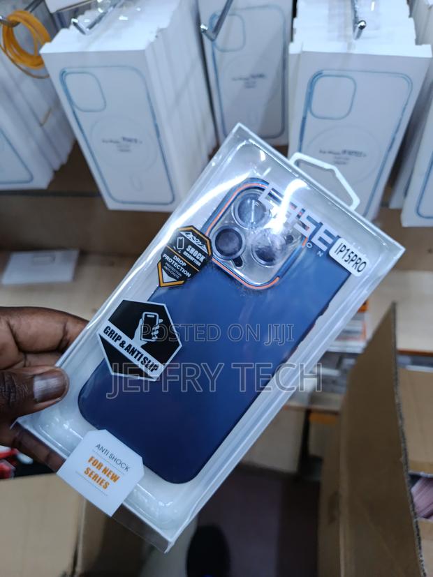 Lyuen iPhone 15 Pro Case With Lens Stand With Camera Protector - thumbnail 3