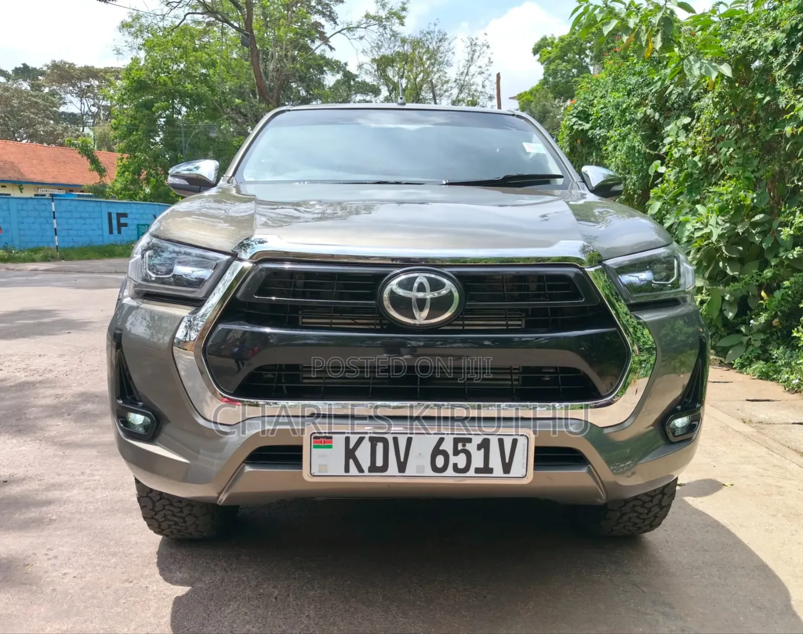 New Toyota Hilux 2023 Gold