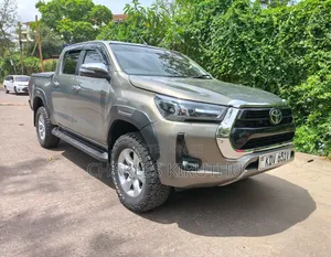 New Toyota Hilux 2023 Gold