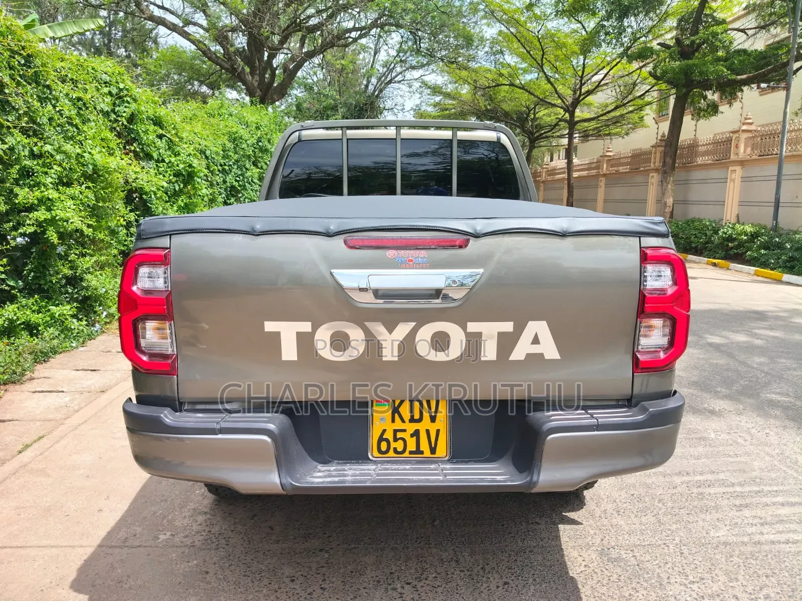 New Toyota Hilux 2023 Gold
